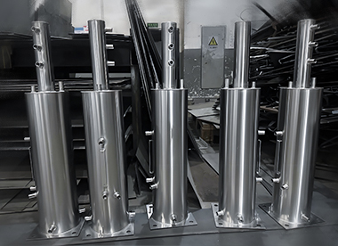 數(shù)控車(chē)床。CNC 數(shù)控銑床精密加工